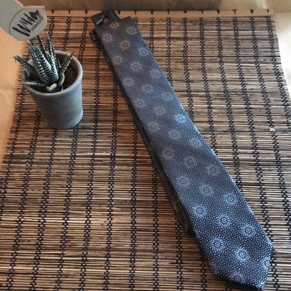NWT Express Tie - Picture 2 of 3